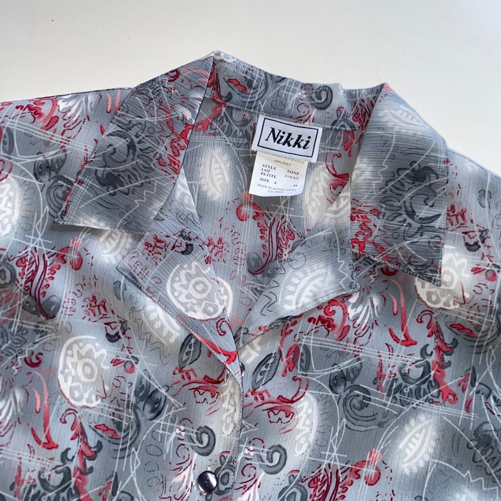 Nikki Vintage Gray Red Abstract Paisley Button Up Blouse Petite 6 Short Slv